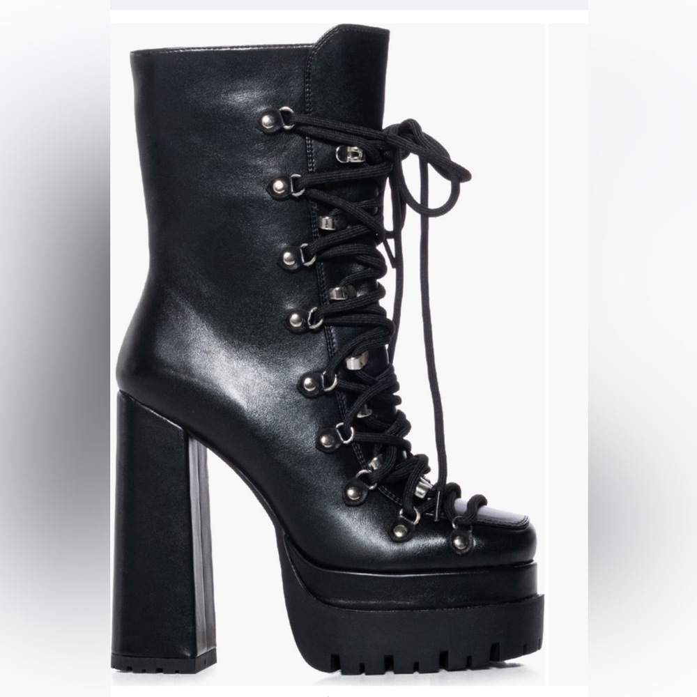 Elegant Black Lace-Up Women's Boots
